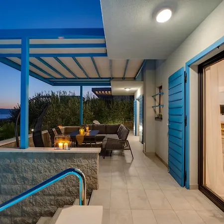 Allegra With 32msq Heated Pool, 300m Far From Sandy Beaches, Open Sea View Omiš