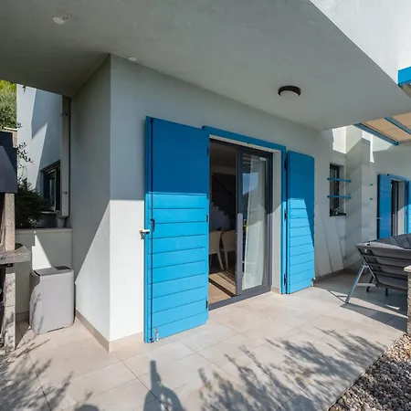Allegra With 32msq Heated Pool, 300m Far From Sandy Beaches, Open Sea View Willa Omiš
