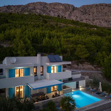 Allegra With 32msq Heated Pool, 300m Far From Sandy Beaches, Open Sea View Omiš