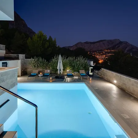 Villa Allegra With 32msq Heated Pool, 300m Far From Sandy Beaches, Open Sea View Omiš