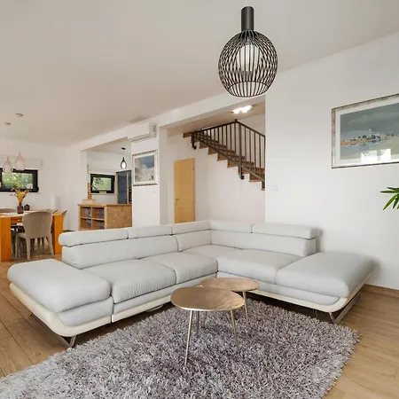 Villa Allegra With 32msq Heated Pool, 300m Far From Sandy Beaches, Open Sea View