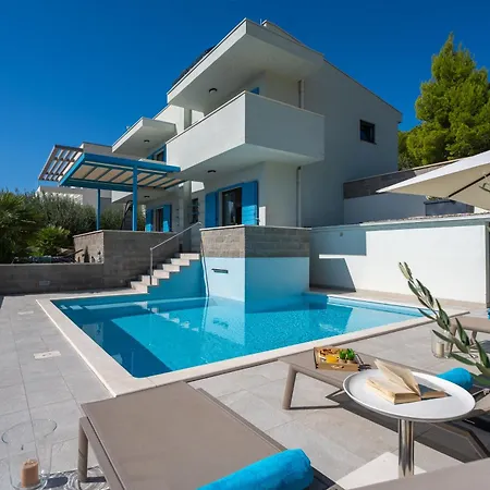 Allegra With 32msq Heated Pool, 300m Far From Sandy Beaches, Open Sea View Omiš